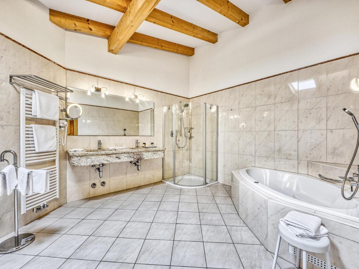 טירולו Hotel Traubenheim מראה חיצוני תמונה