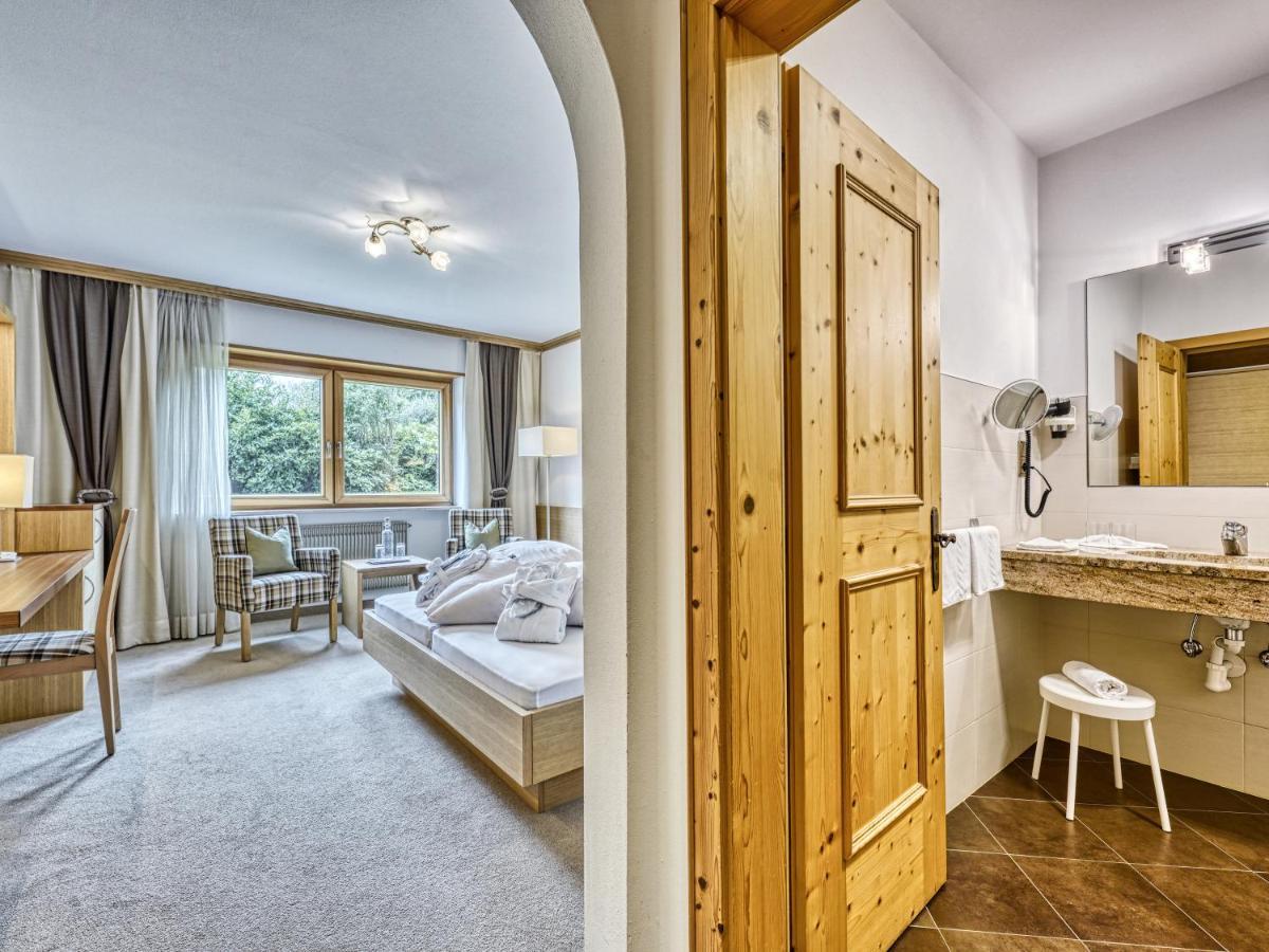 טירולו Hotel Traubenheim מראה חיצוני תמונה